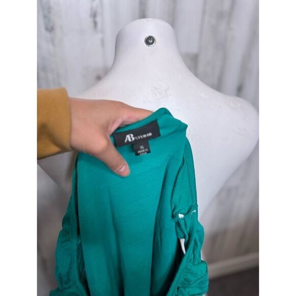 Green blouse - Picture 4 of 5